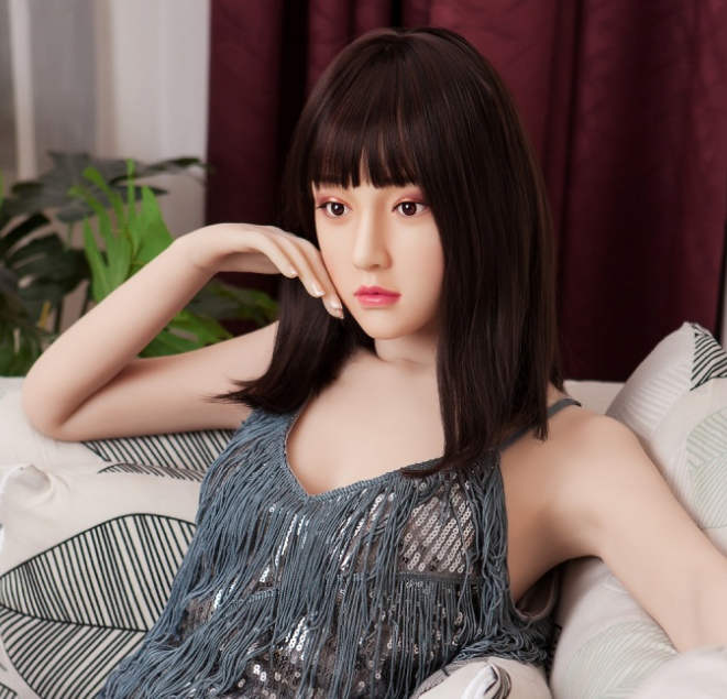 成人娃娃頭雕為什么選擇硅膠材質(zhì)的？